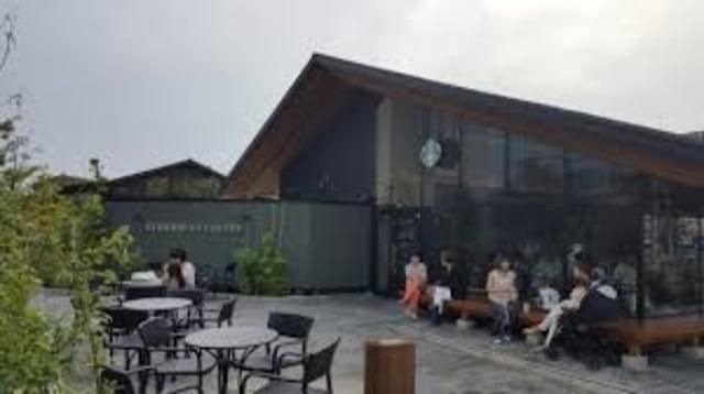 スターバックスコーヒー堺フェニックス通り利晶の杜店