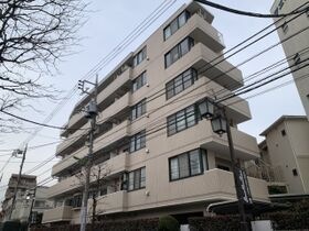ワールドパレス三軒茶屋の外観