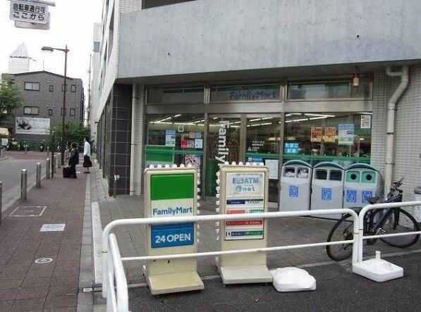 ファミリーマート 喜多見駅北店