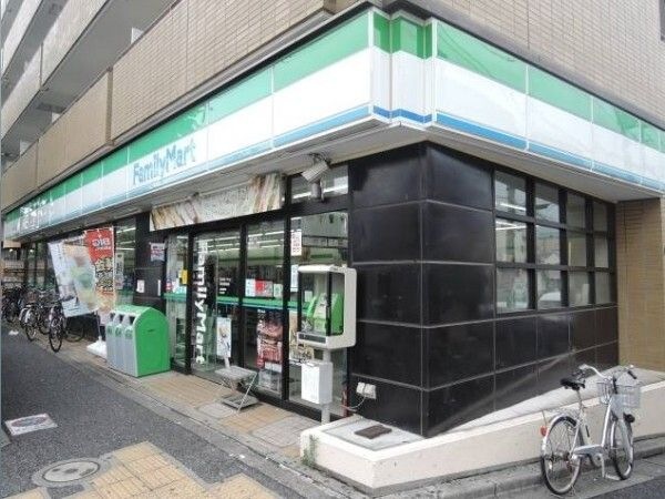 ファミリーマート 新代田駅前店