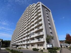 ビレッジハウス高美が丘タワー1号棟の外観