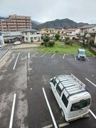 駐車場があるので、車を買う予定の方も安心です