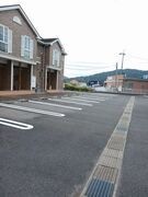 車をお持ちの方に嬉しい駐車場付きの物件です