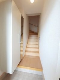 収納もある玄関です