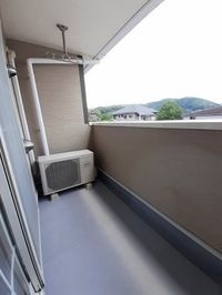 暖かな日差しのふりそそぐバルコニー