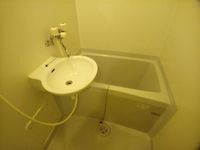 コンパクトで使いやすいお風呂です