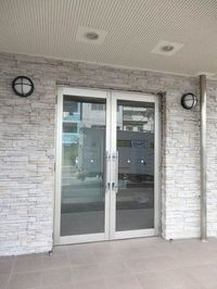 落ち着いたエントランスです