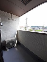 開放的で明るい空間を演出してくれるバルコニーです