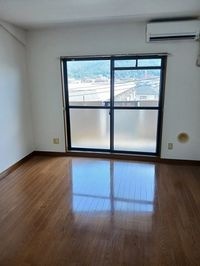 ゆったり過ごせる居間です