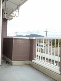 外からの目が気にならないバルコニーで洗濯物が干せます