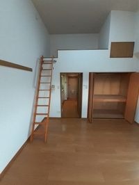 内装は落ち着いています