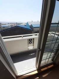 開放的で明るい空間を演出してくれるバルコニーです