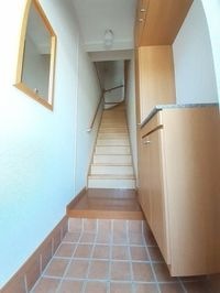 毎日通る玄関はこちらです