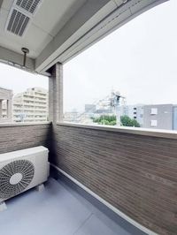 落ち着いた時間を過ごせるバルコニーです