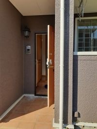 落ち着いたエントランスです