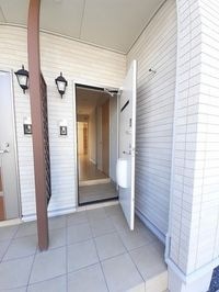 毎日通る玄関はこちらです