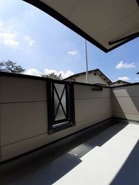 開放的で明るい空間を演出してくれるバルコニーです