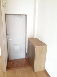 収納もある玄関です