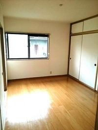 明るい色調の室内です