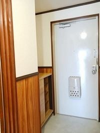 毎日通る玄関はこちらです