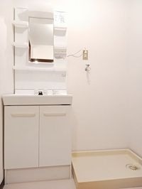 明るい洗面所です