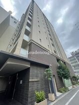 Y`sCourt東梅田の外観