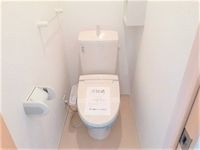 落ち着いた色調のトイレです
