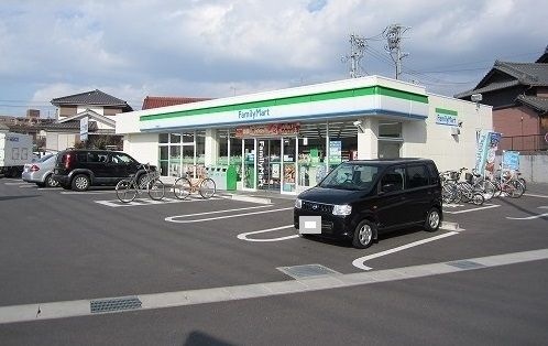 写真：ﾌｧﾐﾘｰﾏｰﾄ 清水山店