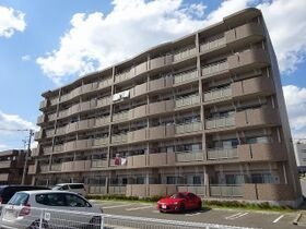 プレッサ泉中央の外観