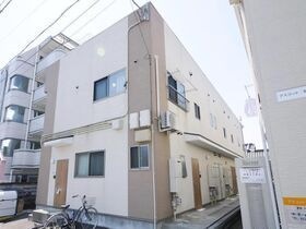 プラッツ二軒茶屋の外観