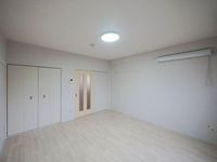 洋室 嬉しい照明器具付きです