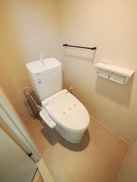 人気のバス・トイレ別。嬉しい温水洗浄便座付きです