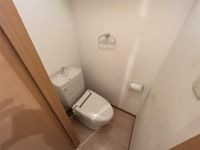 温水洗浄便座付きのトイレです