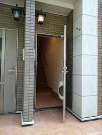 毎日通るエントランスはこのようになっています