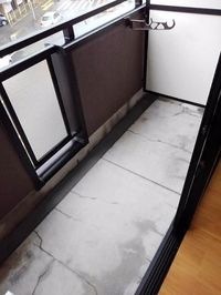 暖かな日差しのふりそそぐバルコニー