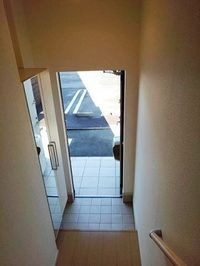 毎日通る玄関はこちらです