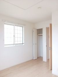 明るい色調の室内です