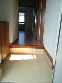 明るい玄関です