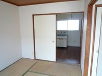 キッチンと隣接しているので、移動も楽々♪