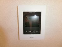 来訪者を確認できるモニター付きインターホン