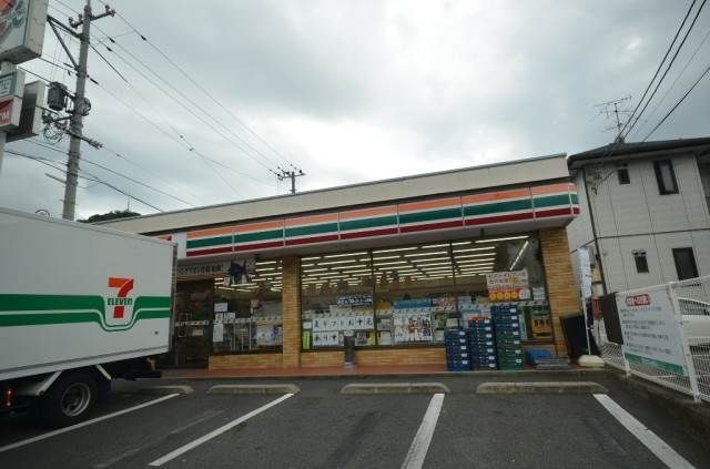 セブンイレブン東本浦店