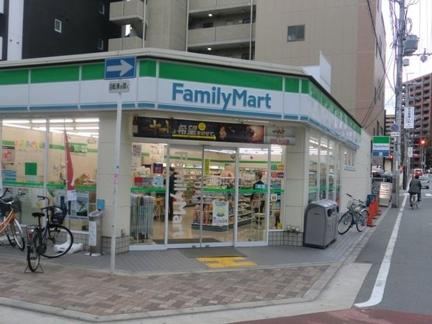 ファミリーマート阪急三国駅西店