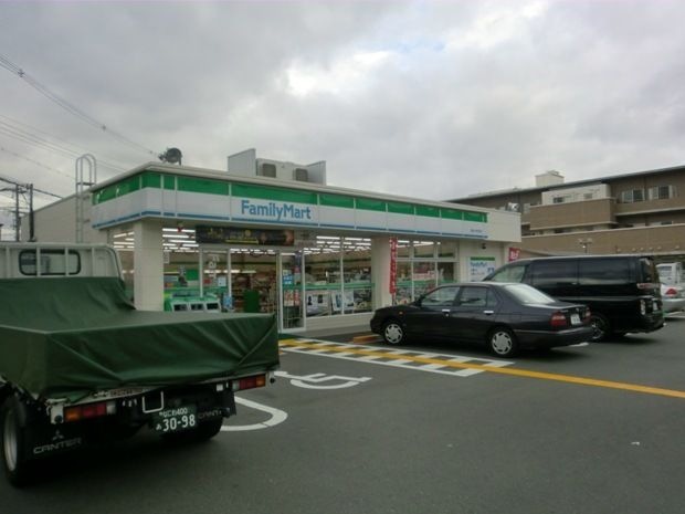 ファミリーマート新高小学校前店