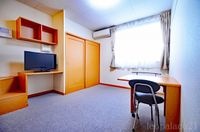 ワイドな窓にて明るいお部屋