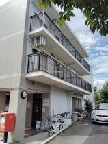 QU館の外観