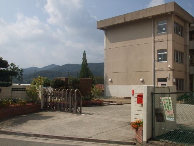 写真：多田中学校