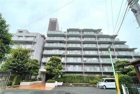 コスモ鶴瀬ステーションスクエアの外観