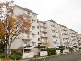 いぶき野三丁目5号棟の外観