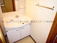 独立洗面台あり、毎朝おしゃれに忙しい女性の方におすすめです