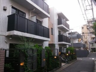 写真：ラハイナ東新宿の外観